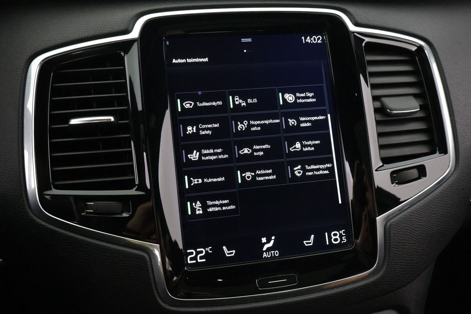 Volvo XC90 2017 D5 AWD Inscription aut 7-paikkainen */ HUD / Panorama / 360-kamera / Adapt vakkari / Webasto / Koukku / Nahkapenkit / 2x renkaat /* - 3,99 % KORKOTARJOUS TÄHÄN AUTOON 14.9. ASTI! - */ Merkkihuollettu Suomi-auto / Särmä yksilö / 2x renkaat /*