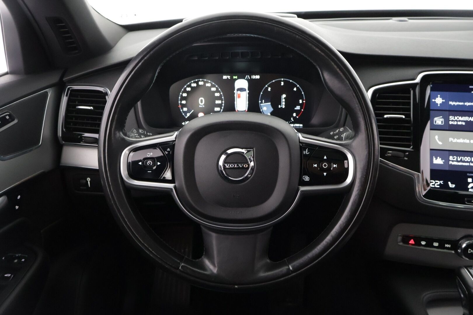 Volvo XC90 2017 D5 AWD Inscription aut 7-paikkainen */ HUD / Panorama / 360-kamera / Adapt vakkari / Webasto / Koukku / Nahkapenkit / 2x renkaat /* - 3,99 % KORKOTARJOUS TÄHÄN AUTOON 14.9. ASTI! - */ Merkkihuollettu Suomi-auto / Särmä yksilö / 2x renkaat /*