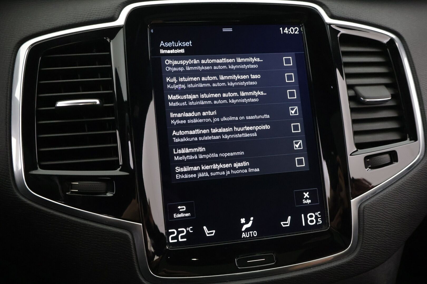 Volvo XC90 2017 D5 AWD Inscription aut 7-paikkainen */ HUD / Panorama / 360-kamera / Adapt vakkari / Webasto / Koukku / Nahkapenkit / 2x renkaat /* - 3,99 % KORKOTARJOUS TÄHÄN AUTOON 14.9. ASTI! - */ Merkkihuollettu Suomi-auto / Särmä yksilö / 2x renkaat /*