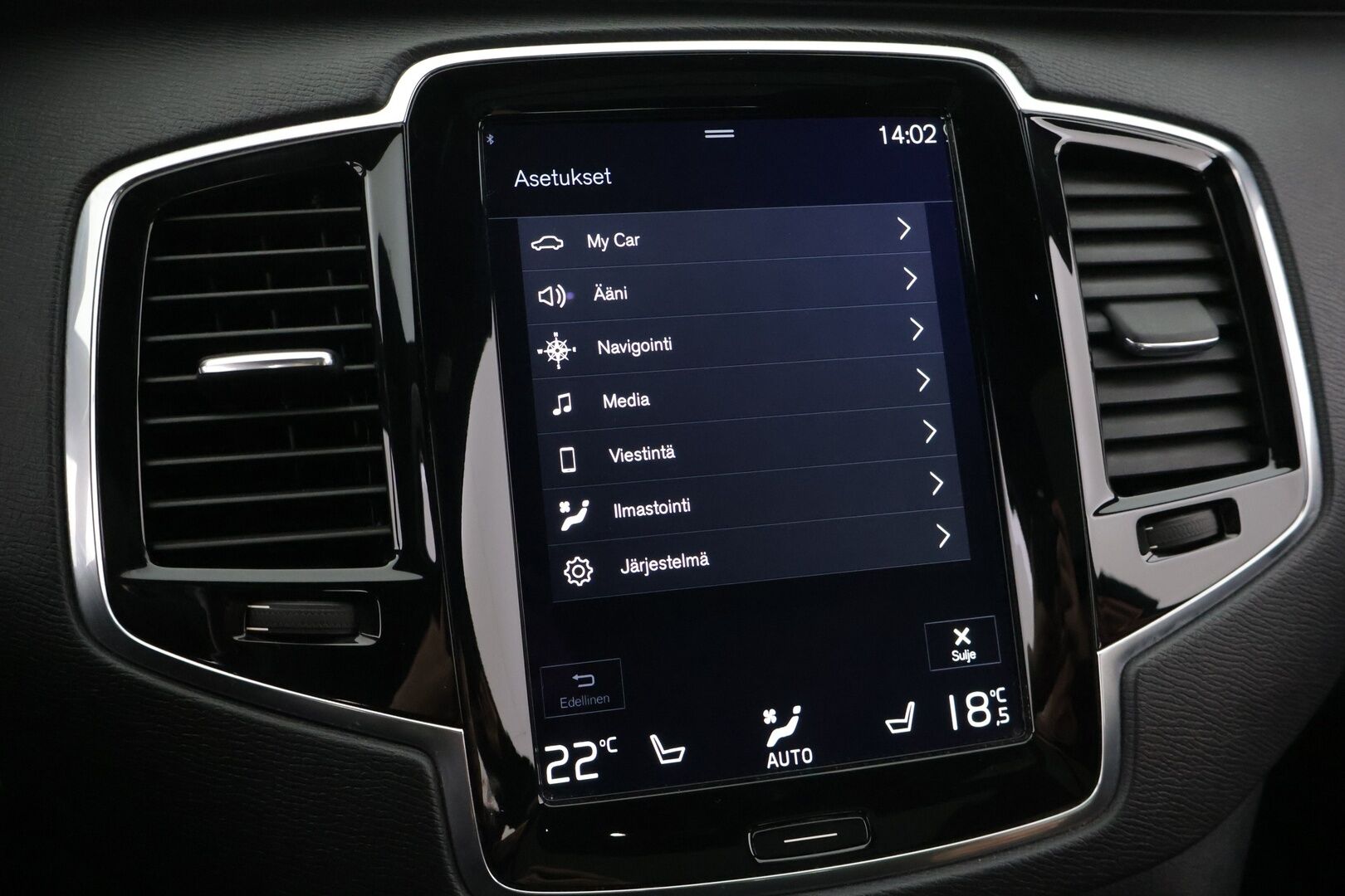 Volvo XC90 2017 D5 AWD Inscription aut 7-paikkainen */ HUD / Panorama / 360-kamera / Adapt vakkari / Webasto / Koukku / Nahkapenkit / 2x renkaat /* - 3,99 % KORKOTARJOUS TÄHÄN AUTOON 14.9. ASTI! - */ Merkkihuollettu Suomi-auto / Särmä yksilö / 2x renkaat /*