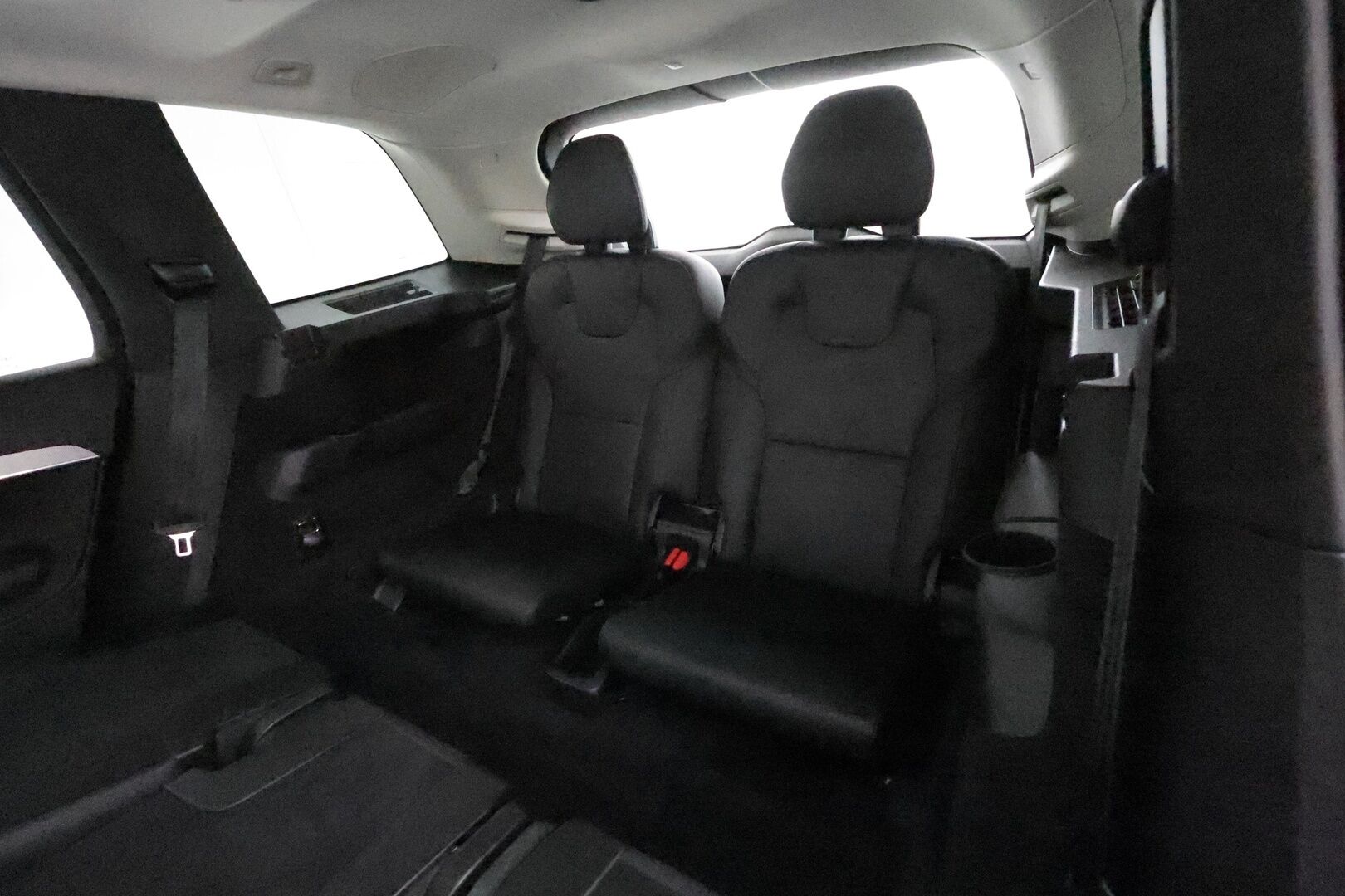 Volvo XC90 2017 D5 AWD Inscription aut **Panorama / HUD / Ilma-alusta / Webasto / Koukku / Adapt.Vakkari / Sporttinahat Muistilla** - 3,99 % KORKOTARJOUS TÄHÄN AUTOON - Suomi-auto / Kahdet renkaat