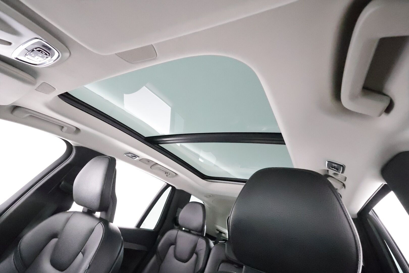 Volvo XC90 2017 D5 AWD Inscription aut **Panorama / HUD / Ilma-alusta / Webasto / Koukku / Adapt.Vakkari / Sporttinahat Muistilla** - 3,99 % KORKOTARJOUS TÄHÄN AUTOON - Suomi-auto / Kahdet renkaat