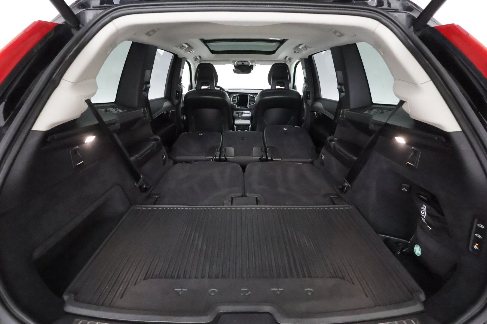 Volvo XC90 2017 D5 AWD Inscription aut **Panorama / HUD / Ilma-alusta / Webasto / Koukku / Adapt.Vakkari / Sporttinahat Muistilla** - 3,99 % KORKOTARJOUS TÄHÄN AUTOON - Suomi-auto / Kahdet renkaat