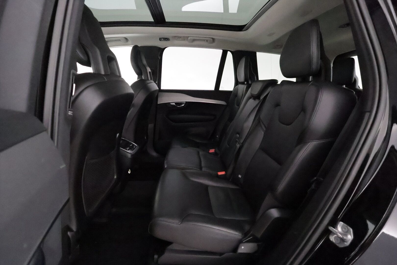 Volvo XC90 2017 D5 AWD Inscription aut **Panorama / HUD / Ilma-alusta / Webasto / Koukku / Adapt.Vakkari / Sporttinahat Muistilla** - 3,99 % KORKOTARJOUS TÄHÄN AUTOON - Suomi-auto / Kahdet renkaat