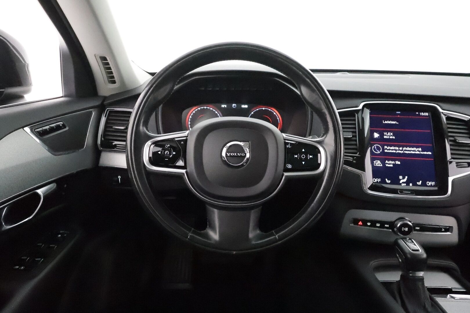 Volvo XC90 2017 D5 AWD Inscription aut **Panorama / HUD / Ilma-alusta / Webasto / Koukku / Adapt.Vakkari / Sporttinahat Muistilla** - 3,99 % KORKOTARJOUS TÄHÄN AUTOON - Suomi-auto / Kahdet renkaat