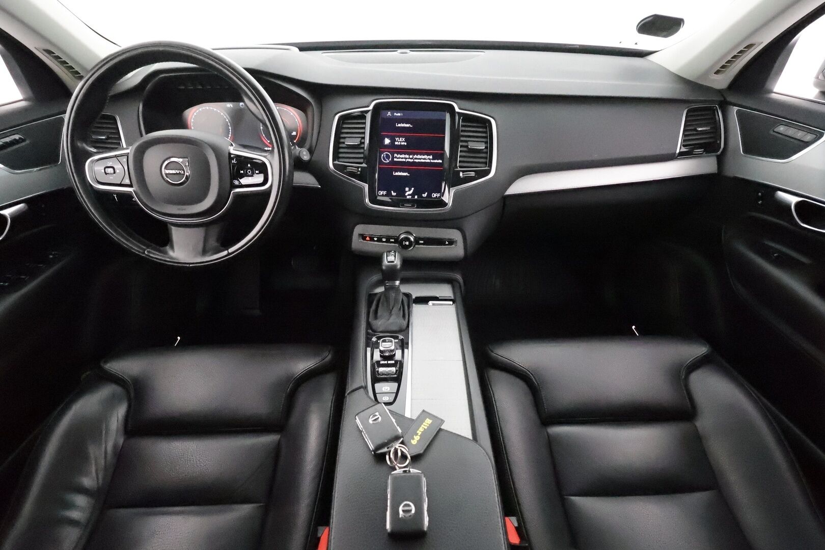 Volvo XC90 2017 D5 AWD Inscription aut **Panorama / HUD / Ilma-alusta / Webasto / Koukku / Adapt.Vakkari / Sporttinahat Muistilla** - 3,99 % KORKOTARJOUS TÄHÄN AUTOON - Suomi-auto / Kahdet renkaat