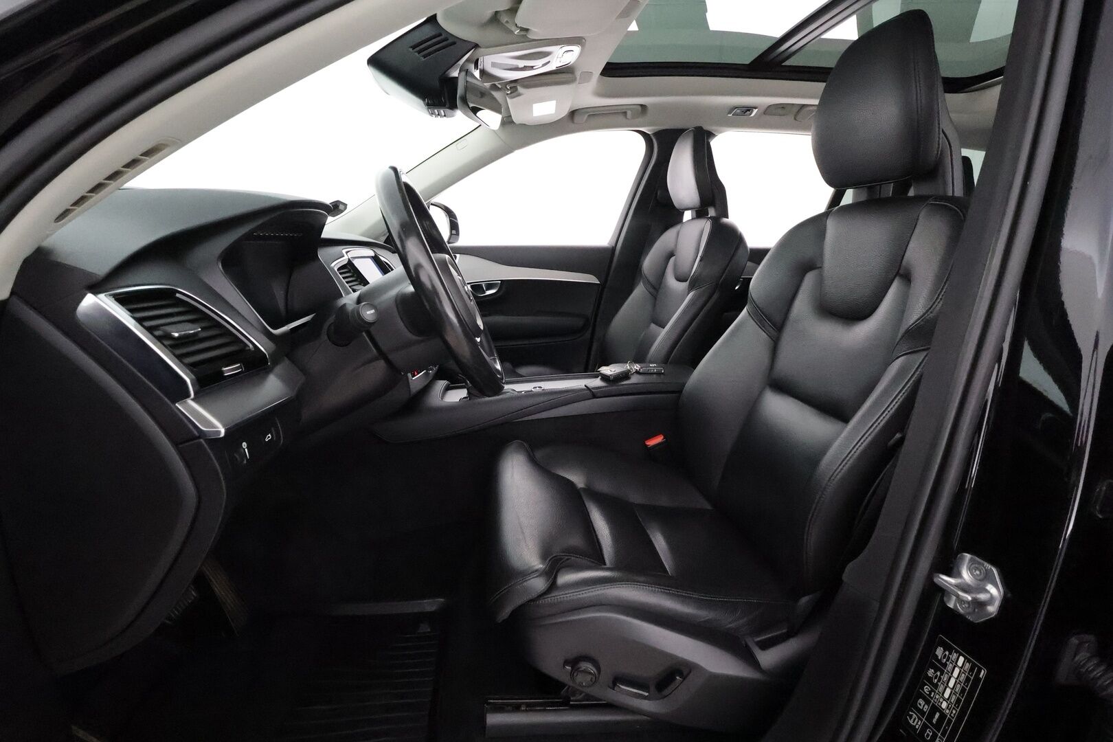 Volvo XC90 2017 D5 AWD Inscription aut **Panorama / HUD / Ilma-alusta / Webasto / Koukku / Adapt.Vakkari / Sporttinahat Muistilla** - 3,99 % KORKOTARJOUS TÄHÄN AUTOON - Suomi-auto / Kahdet renkaat