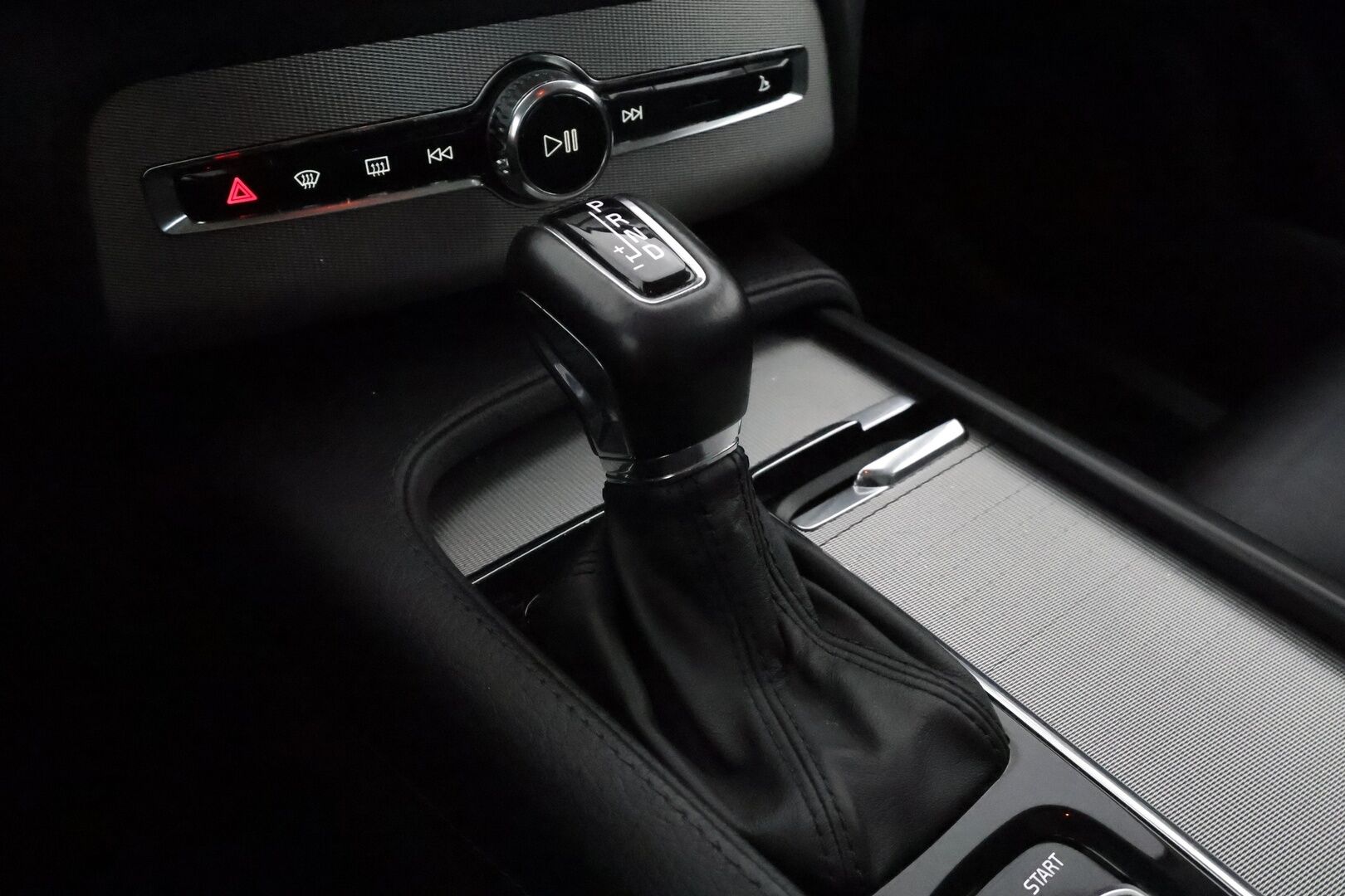 Volvo XC90 2017 D5 AWD Inscription aut - 3,99 % KORKOTARJOUS TÄHÄN AUTOON - 7-Paikkainen! / Suomiauto / Webasto / HUD / Adapt.Vakkari / Panorama / Peruutuskamera / Vetokoukku / Full LED / Nahkasisusta / Huippuvarusteet!