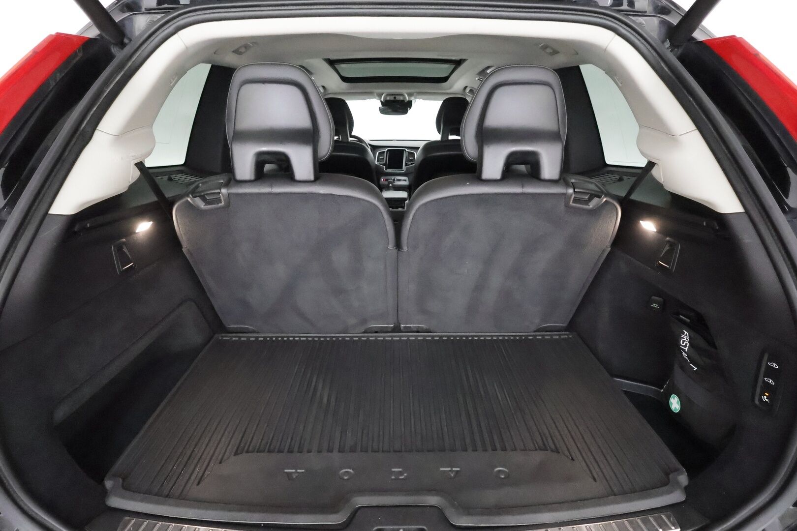 Volvo XC90 2017 D5 AWD Inscription aut **Panorama / HUD / Ilma-alusta / Webasto / Koukku / Adapt.Vakkari / Sporttinahat Muistilla** - 3,99 % KORKOTARJOUS TÄHÄN AUTOON - Suomi-auto / Kahdet renkaat