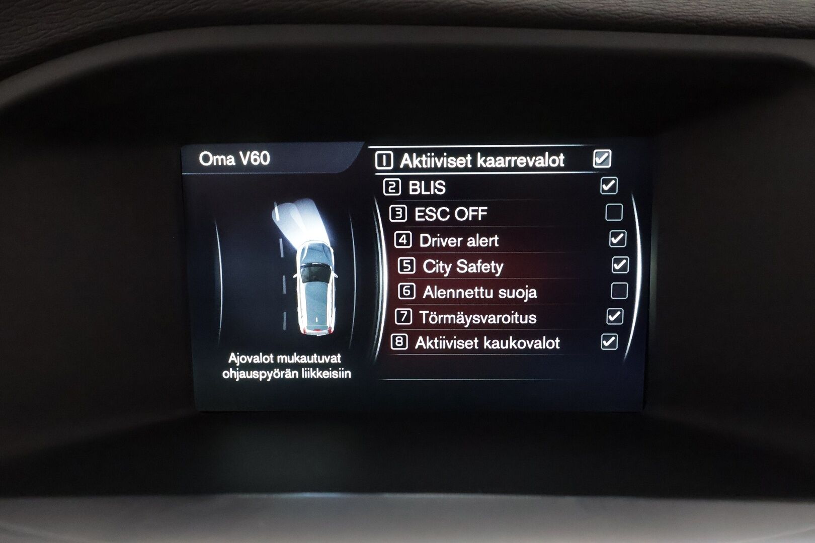 Volvo V60 2017 D4 Business aut ** Webasto / Koukku / Adapt.Vakkari / XENON-valot / P.tutka / Navi / Kaistavahti ** - Suomi-auto / Kahdet Renkaat 