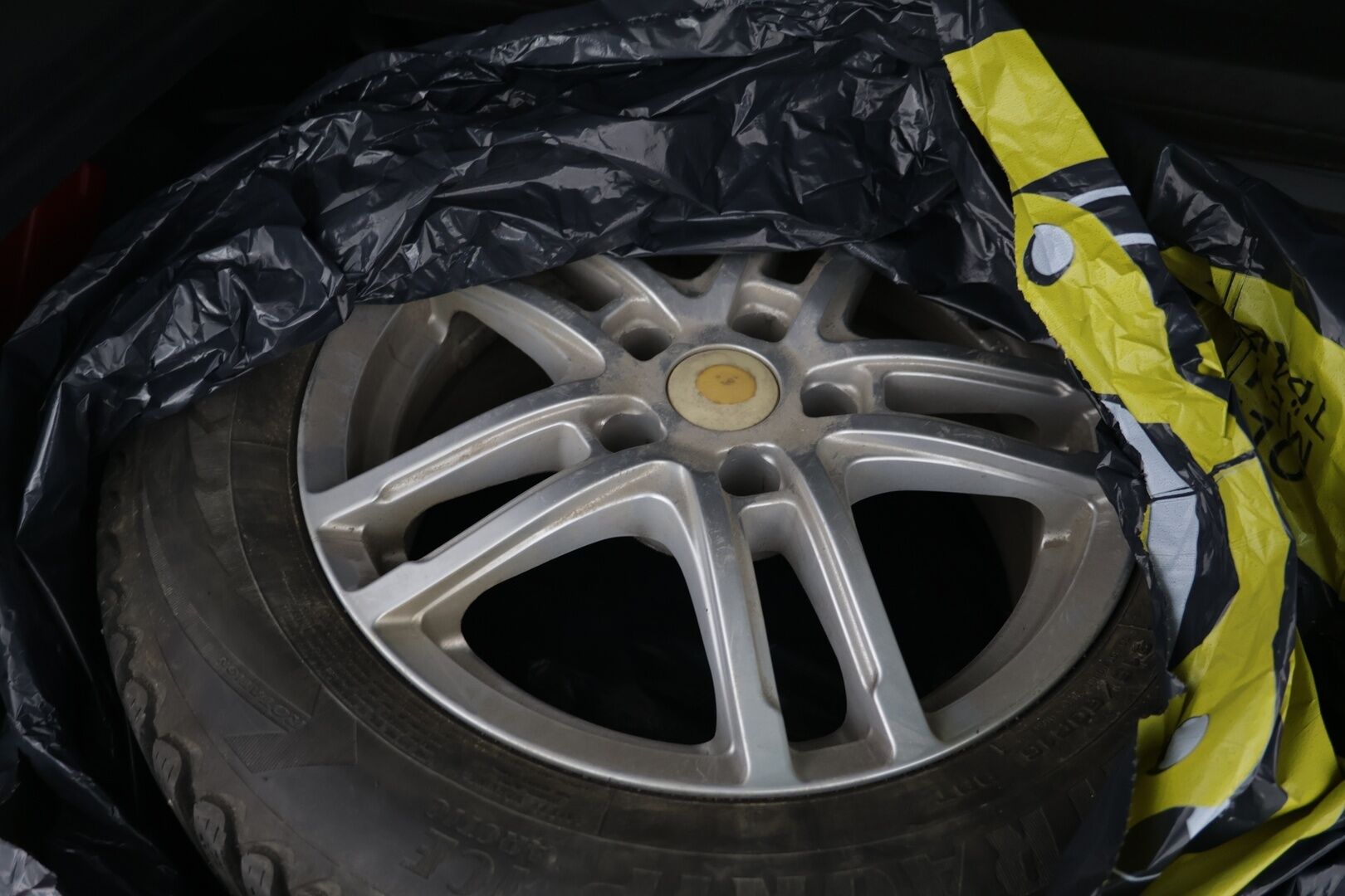 Volkswagen Golf 2010 GOLF 1.4 TSI | Huutokaupat.com | Lähes vuosi leimaa | Kahdet fiksut renkaat - TÄYSIN TOIMIVA JA SIISTI. 