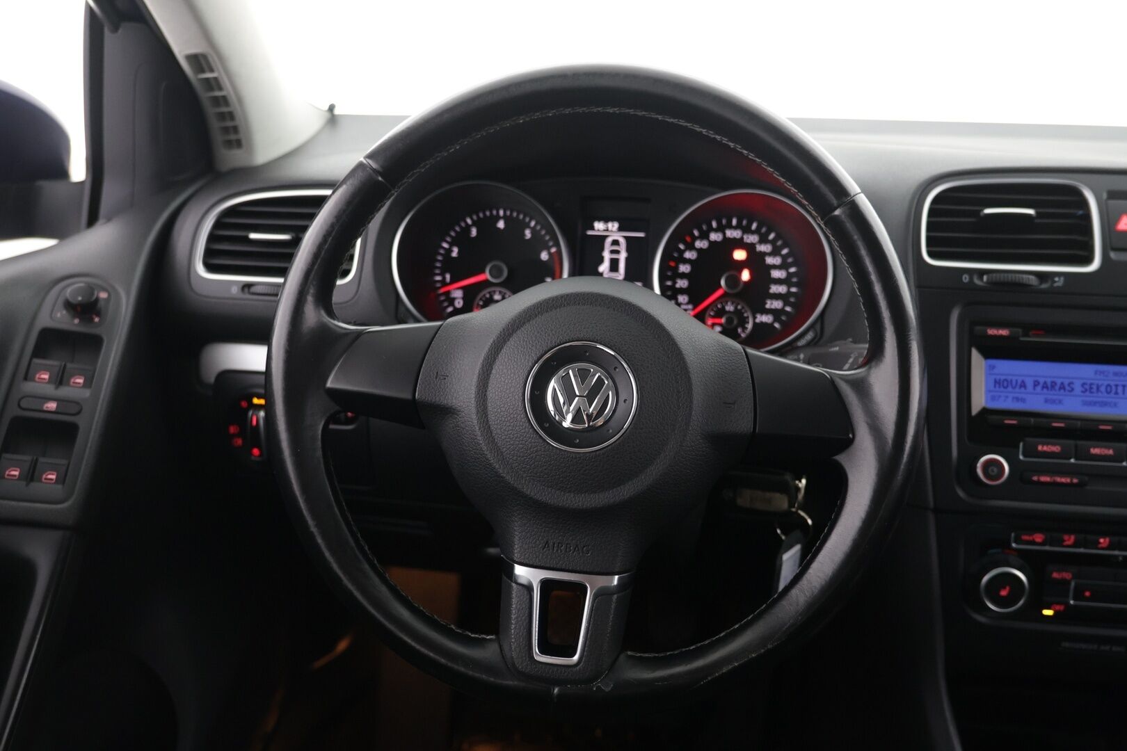 Volkswagen Golf 2010 GOLF 1.4 TSI | Huutokaupat.com | Lähes vuosi leimaa | Kahdet fiksut renkaat - TÄYSIN TOIMIVA JA SIISTI. 