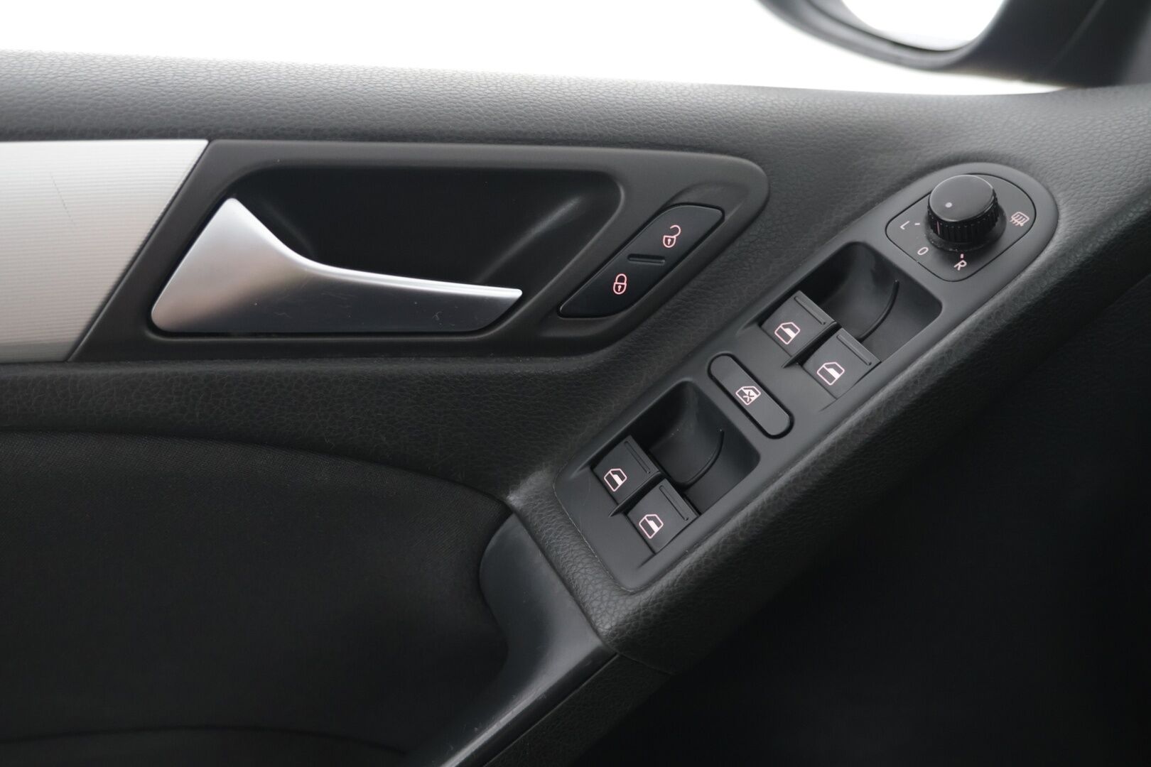 Volkswagen Golf 2010 GOLF 1.4 TSI | Huutokaupat.com | Lähes vuosi leimaa | Kahdet fiksut renkaat - TÄYSIN TOIMIVA JA SIISTI. 