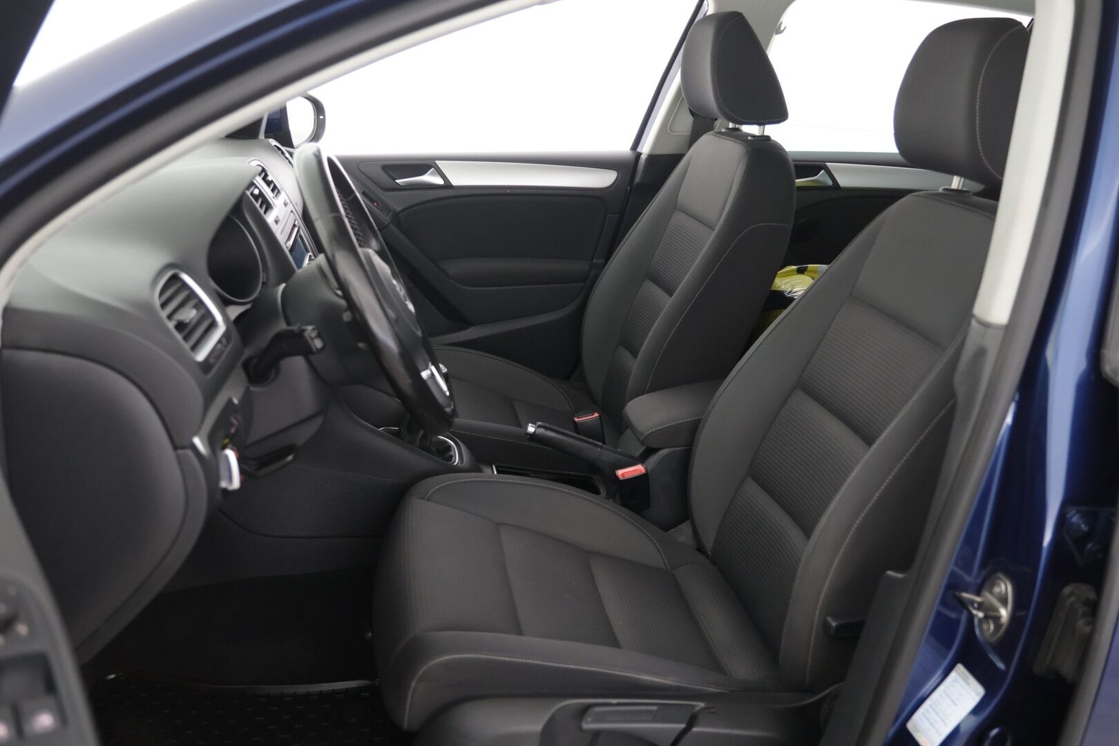 Volkswagen Golf 2010 GOLF 1.4 TSI | Huutokaupat.com | Lähes vuosi leimaa | Kahdet fiksut renkaat - TÄYSIN TOIMIVA JA SIISTI. 