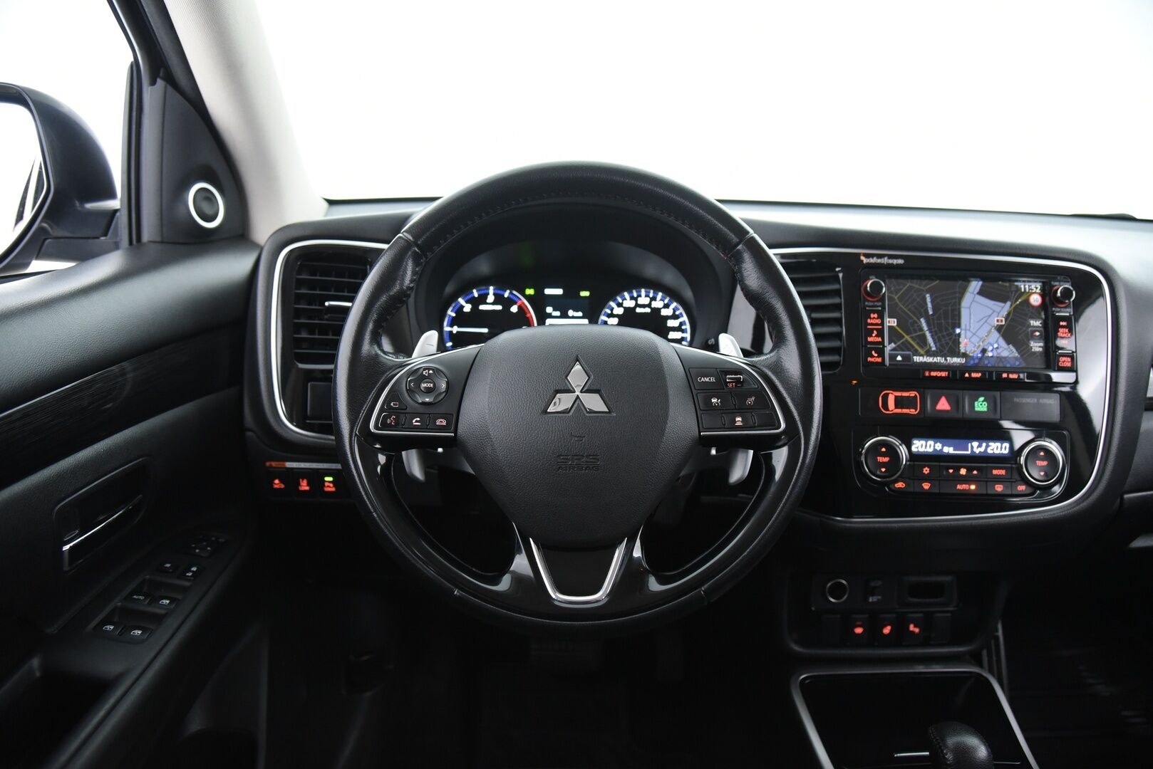 Mitsubishi Outlander 2017 2,2 DI-D Instyle NAVI AT 4WD 7P / Adapt. vak / Vetokoukku / Nahat / Rockford / Keyless - 7-Paikkainen / 360-Kamera / LED-Lisävalo / Suomi-Auto / - HULLU BLACKWEEK KORKOTARJOUS 2,49%