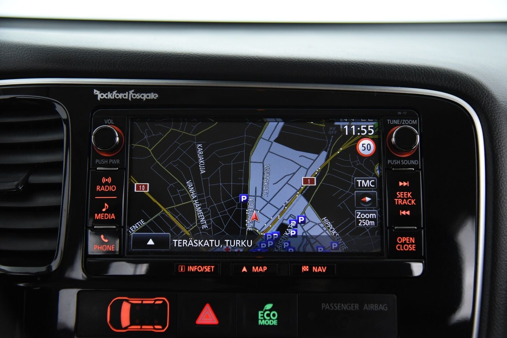 Mitsubishi Outlander 2017 2,2 DI-D Instyle NAVI AT 4WD 7P / Adapt. vak / Vetokoukku / Nahat / Rockford / Keyless - 7-Paikkainen / LED-Lisävalo / Suomi-Auto