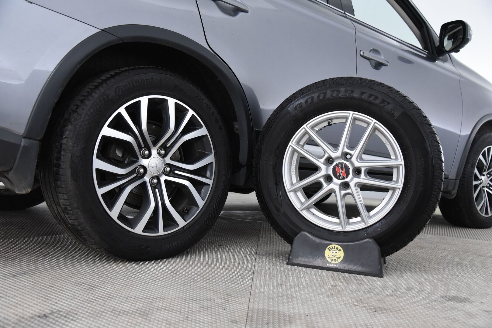 Mitsubishi Outlander 2017 2,2 DI-D Instyle NAVI AT 4WD 7P / Adapt. vak / Vetokoukku / Nahat / Rockford / Keyless - 7-Paikkainen / 360-Kamera / LED-Lisävalo / Suomi-Auto / - HULLU BLACKWEEK KORKOTARJOUS 2,49%