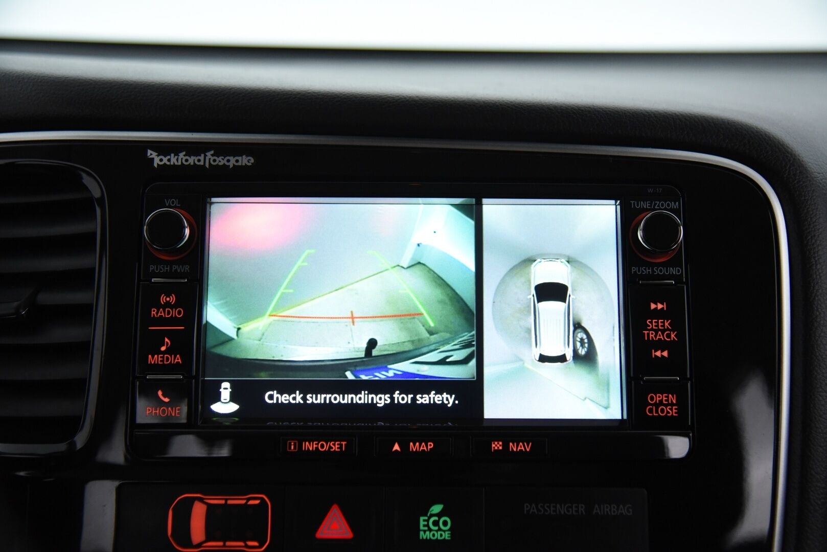 Mitsubishi Outlander 2017 2,2 DI-D Instyle NAVI AT 4WD 7P / Adapt. vak / Vetokoukku / Nahat / Rockford / Keyless - 7-Paikkainen / LED-Lisävalo / Suomi-Auto