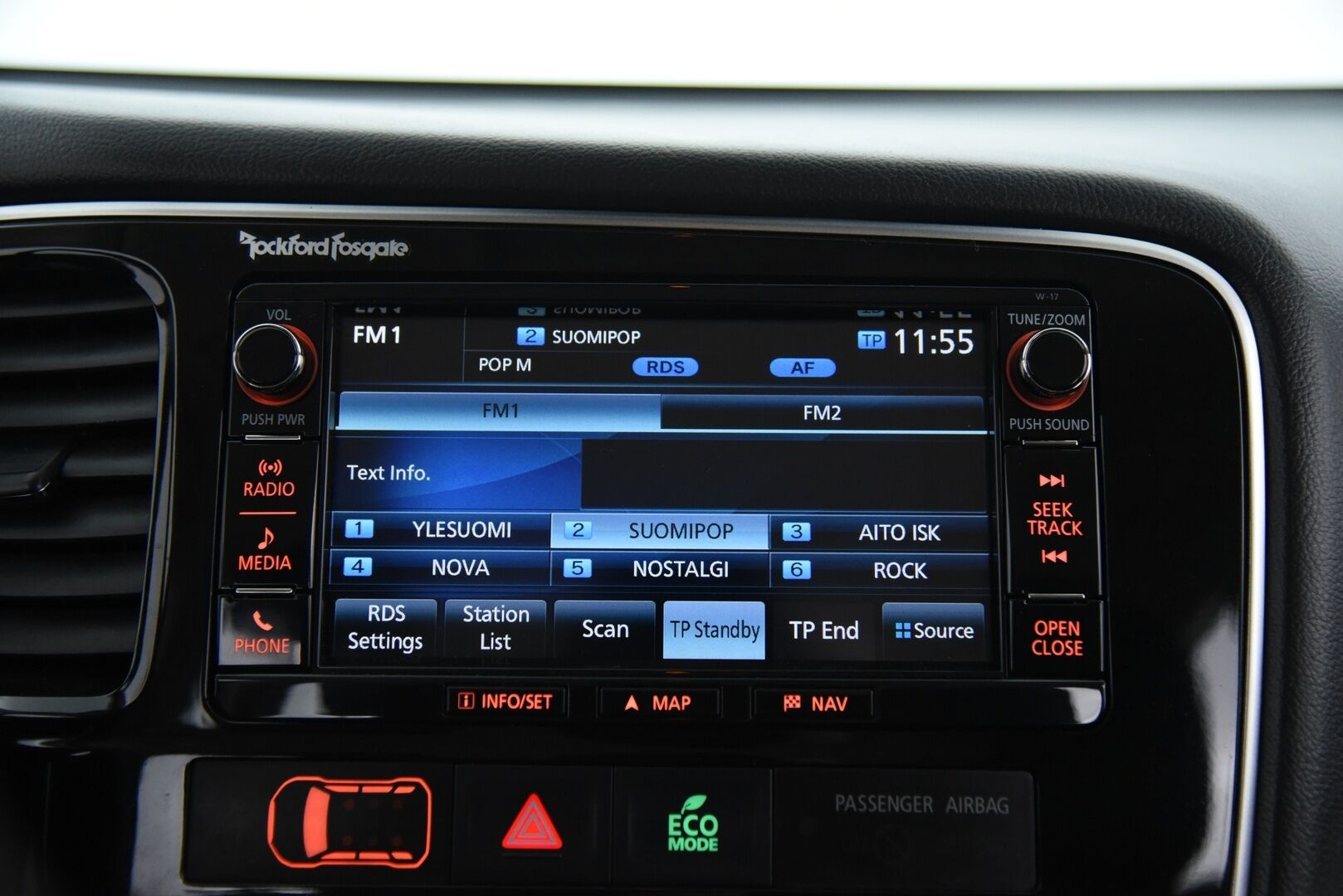 Mitsubishi Outlander 2017 2,2 DI-D Instyle NAVI AT 4WD 7P / Adapt. vak / Vetokoukku / Nahat / Rockford / Keyless - 7-Paikkainen / LED-Lisävalo / Suomi-Auto