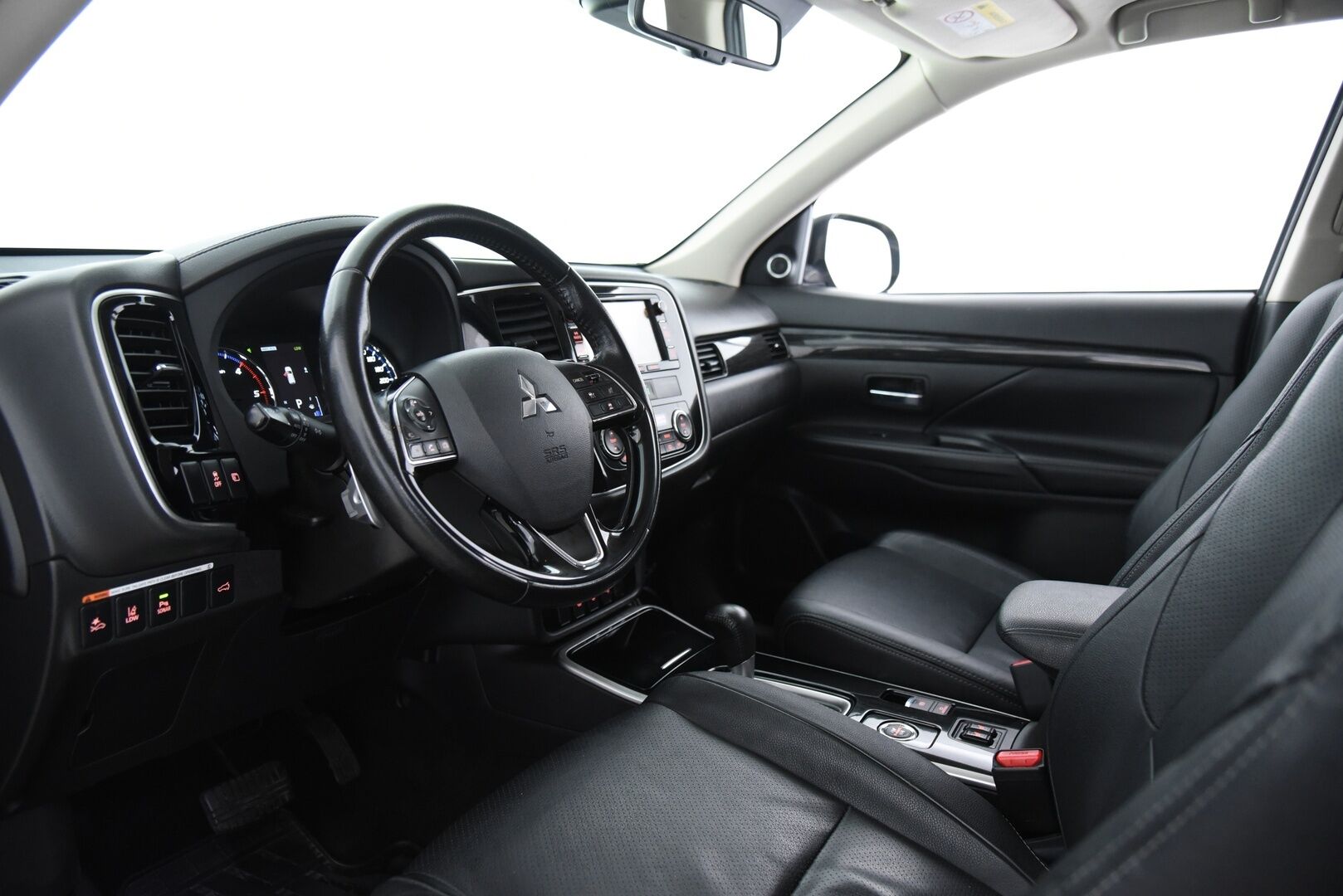 Mitsubishi Outlander 2017 2,2 DI-D Instyle NAVI AT 4WD 7P / Adapt. vak / Vetokoukku / Nahat / Rockford / Keyless - 7-Paikkainen / LED-Lisävalo / Suomi-Auto