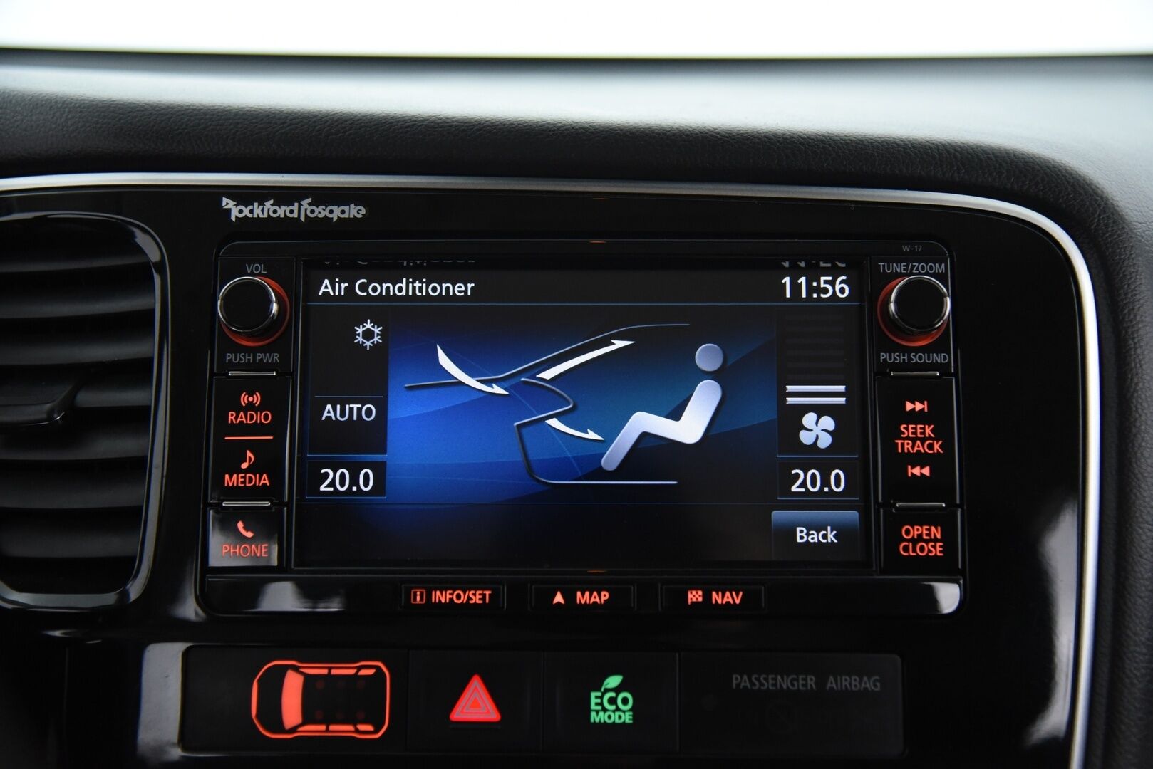 Mitsubishi Outlander 2017 2,2 DI-D Instyle NAVI AT 4WD 7P / Adapt. vak / Vetokoukku / Nahat / Rockford / Keyless - 7-Paikkainen / LED-Lisävalo / Suomi-Auto