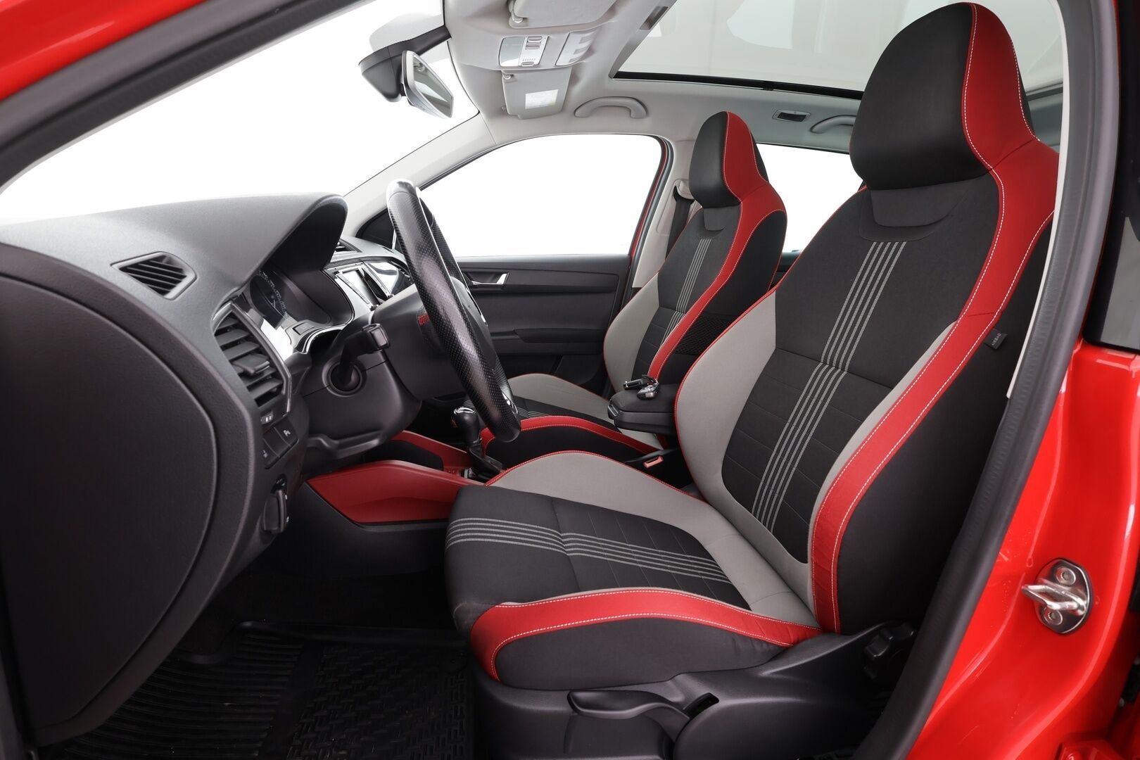 Skoda Fabia 2017 1,2 TSI 110 Monte Carlo DSG * Panorama / Vakkari / Navi / KeylessGo / Sporttipenkit / P.tutkat / Lohkolämmitin * - Suomi-auto / Juuri katsastettu! / Merkkihuollettu