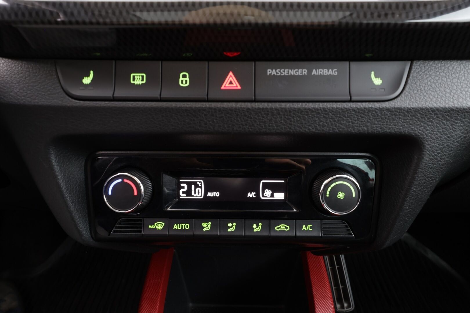 Skoda Fabia 2017 1,2 TSI 110 Monte Carlo DSG * Panorama / Vakkari / Navi / KeylessGo / Sporttipenkit / P.tutkat / Lohkolämmitin * - Suomi-auto / Juuri katsastettu! / Merkkihuollettu