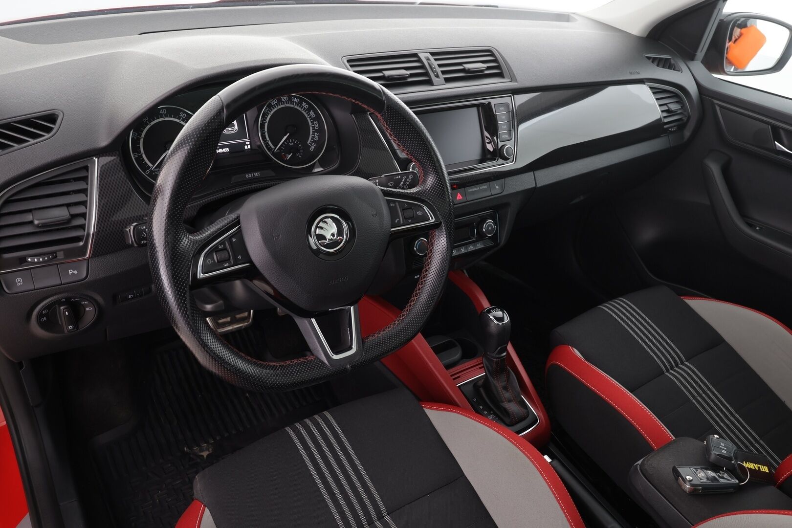 Skoda Fabia 2017 1,2 TSI 110 Monte Carlo DSG * Panorama / Vakkari / Navi / KeylessGo / Sporttipenkit / P.tutkat / Lohkolämmitin * - Suomi-auto / Juuri katsastettu! / Merkkihuollettu