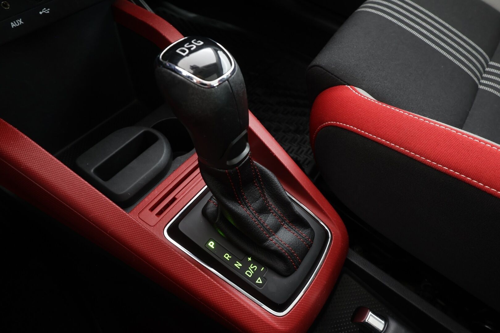 Skoda Fabia 2017 1,2 TSI 110 Monte Carlo DSG * Panorama / Vakkari / Navi / KeylessGo / Sporttipenkit / P.tutkat / Lohkolämmitin * - Suomi-auto / Juuri katsastettu! / Merkkihuollettu