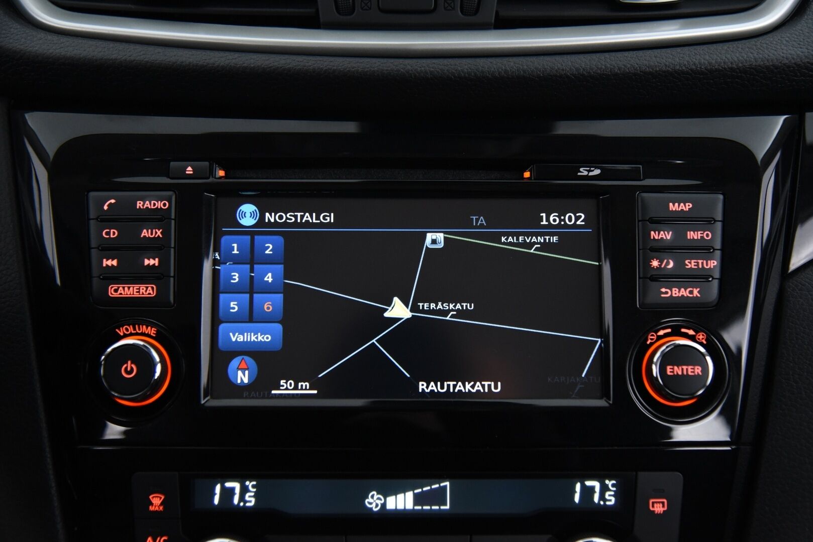 Nissan Qashqai 2016 DIG-T 163 Acenta 2WD 6M/T E6 Safety Pack Connect / Vetokoukku / Lohkolämmitin / P. Kamera / P. Tutkat / Hyvät Renkaat! - Siististi pidetty ja käytännöllisesti varusteltu Qashqai kaksin hyväkuntoisin renkain! Suomi-Auto!