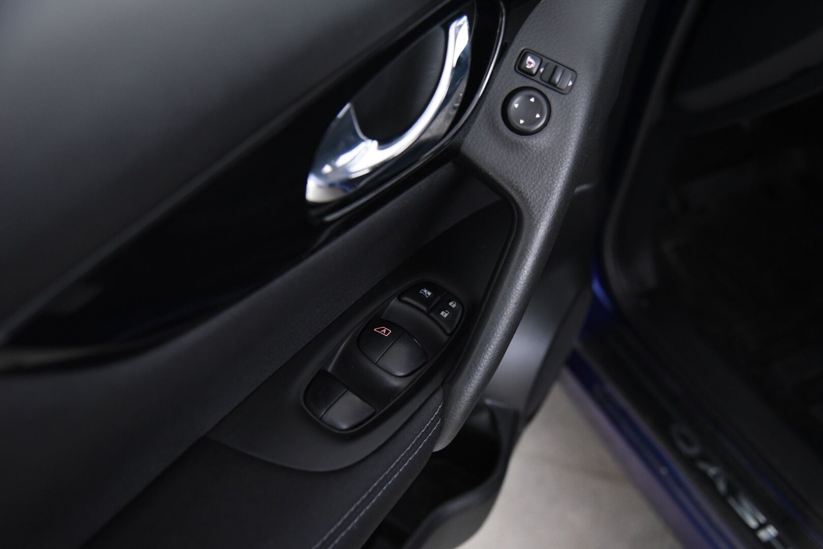 Nissan Qashqai 2016 DIG-T 163 Acenta 2WD 6M/T E6 Safety Pack Connect / Vetokoukku / Lohkolämmitin / P. Kamera / P. Tutkat / Hyvät Renkaat! - Siististi pidetty ja käytännöllisesti varusteltu Qashqai kaksin hyväkuntoisin renkain! Suomi-Auto!