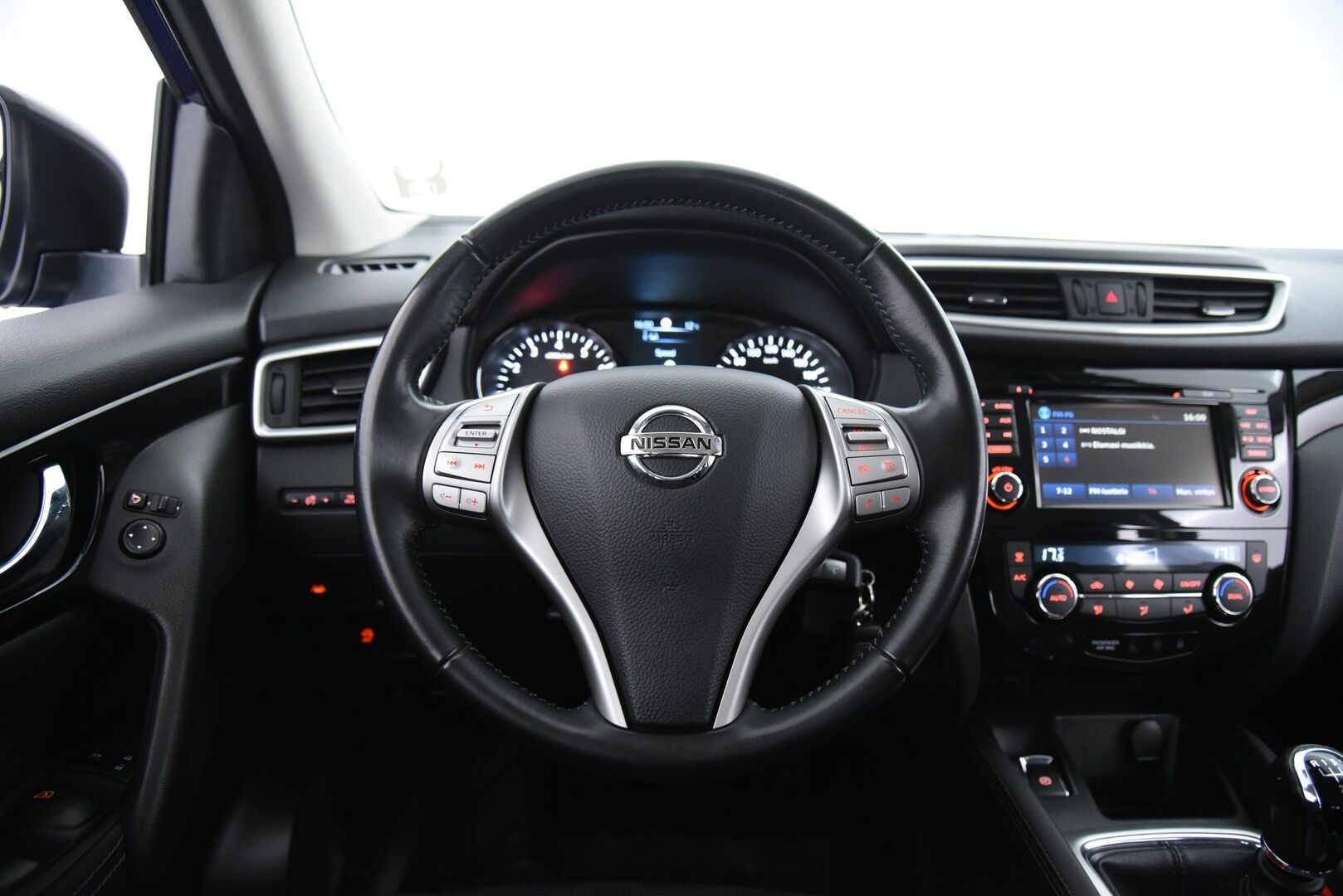 Nissan Qashqai 2016 DIG-T 163 Acenta 2WD 6M/T E6 Safety Pack Connect / Vetokoukku / Lohkolämmitin / P. Kamera / P. Tutkat / Hyvät Renkaat! - Siististi pidetty ja käytännöllisesti varusteltu Qashqai kaksin hyväkuntoisin renkain! Suomi-Auto!