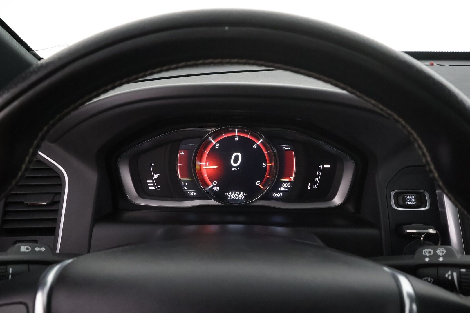 Volvo XC60 2017 D4 Business Classic R-Design aut * Vakkari / Webasto / Xenon / P.kamera / Koukku / Keyless * - Suomi-auto / Kahdet renkaat