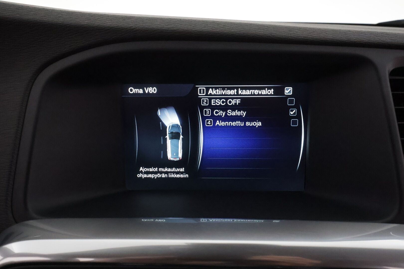 Volvo V60 2017 D4 AWD R-Design aut *Vakkari / Webasto / Koukku / Navi / Sporttipenkit / P.tutka / KeylessGo / Digimittaristo* - Suomi-auto / Kahdet renkaat aluvanteilla / Merkkihuollettu