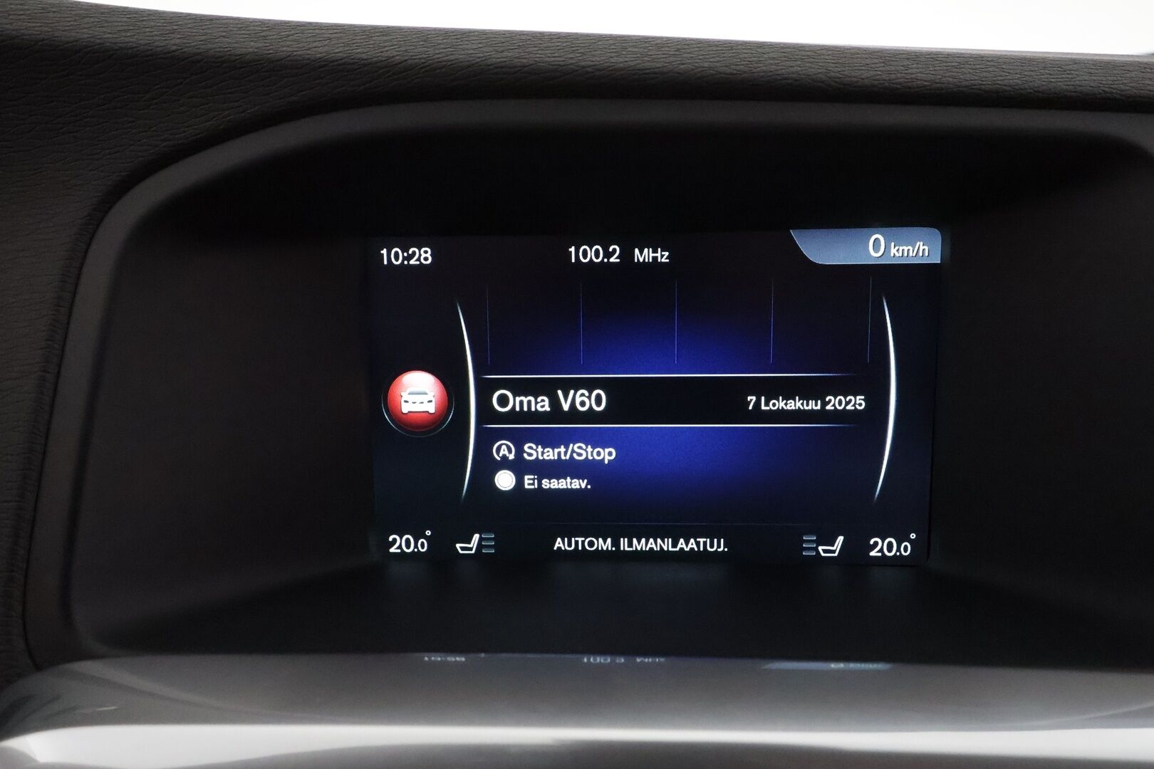 Volvo V60 2017 D4 AWD R-Design aut *Vakkari / Webasto / Koukku / Navi / Sporttipenkit / P.tutka / KeylessGo / Digimittaristo* - Suomi-auto / Kahdet renkaat aluvanteilla / Merkkihuollettu