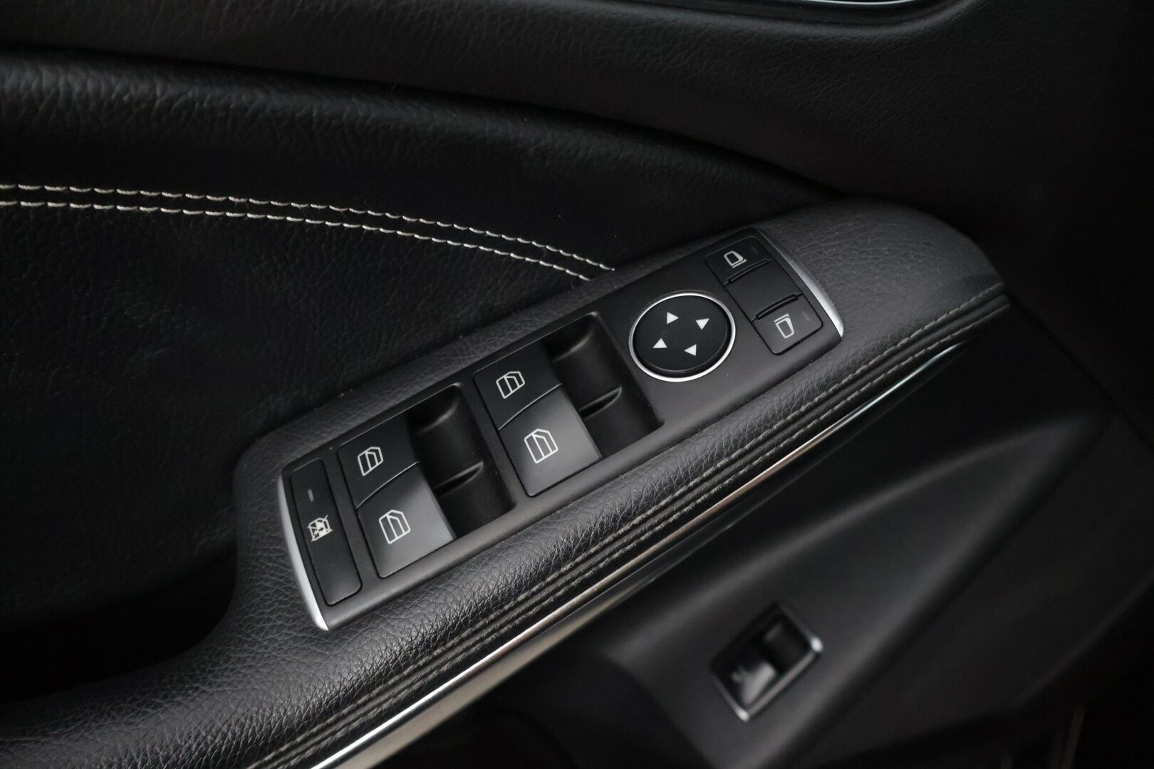 Mercedes-Benz CLA 2018 180 d A Shooting Brake Premium Business * Webasto / LED / P-Kamera / SportPenkit * - * Facelift / Suomi-Auto / Fiksusti huollettu / 2x hyvät renkaat Mersun omilla alumiinivanteilla *