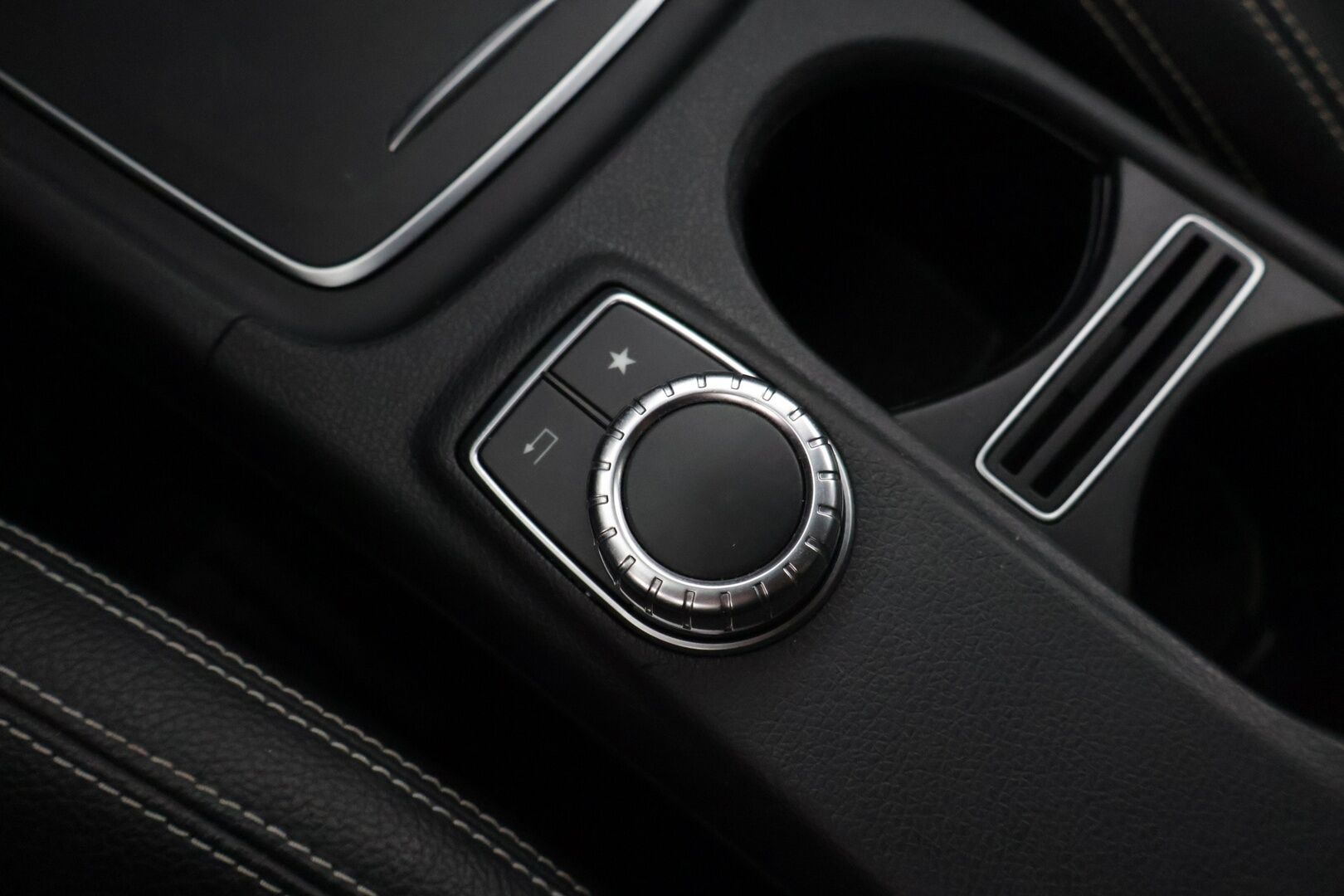 Mercedes-Benz CLA 2018 180 d A Shooting Brake Premium Business * Webasto / LED / P-Kamera / SportPenkit * - * Facelift / Suomi-Auto / Fiksusti huollettu / 2x hyvät renkaat Mersun omilla alumiinivanteilla *