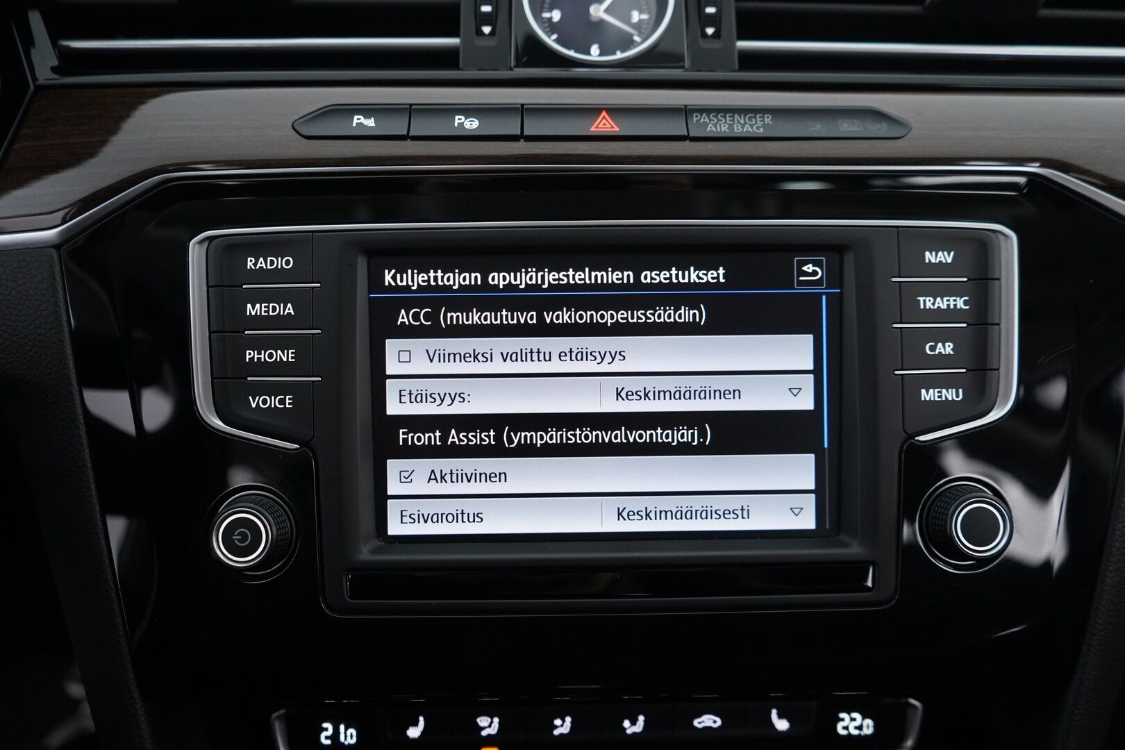 Volkswagen Passat 2017 1,6 TDI Variant Highline 88 kW (120 hv) DSG-automaatti *ACC / Vetokoukku / Lohkolämmitin / Navigointi / Carplay* - Suomi-auto / Kahdet alumiinivanteet / Kaksoismassa huollettu juuri! - Osta nyt, maksa vasta ensi vuonna