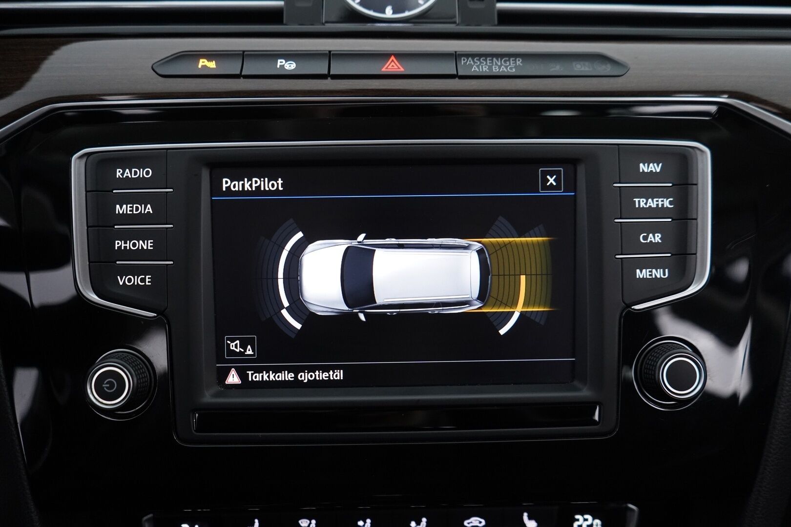 Volkswagen Passat 2017 1,6 TDI Variant Highline 88 kW (120 hv) DSG-automaatti *ACC / Vetokoukku / Lohkolämmitin / Navigointi / Carplay* - Suomi-auto / Kahdet Vanteet / Juuri huollettu!