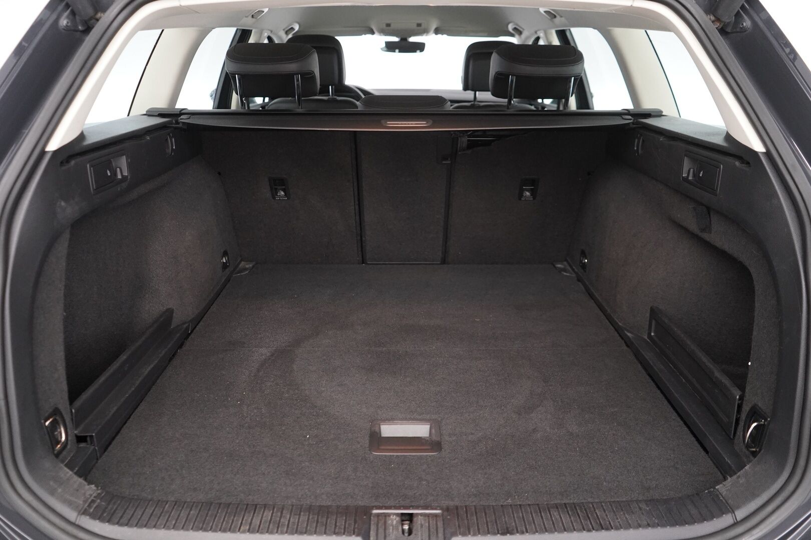 Volkswagen Passat 2017 1,6 TDI Variant Highline 88 kW (120 hv) DSG-automaatti *ACC / Vetokoukku / Lohkolämmitin / Navigointi / Carplay* - Suomi-auto / Kahdet Vanteet / Juuri huollettu!