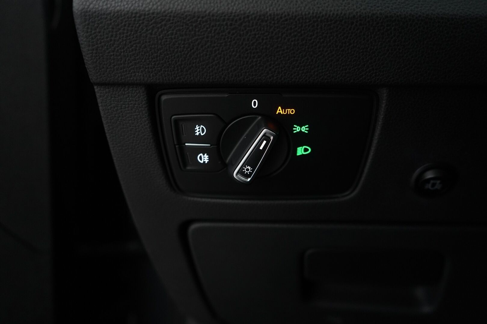 Volkswagen Passat 2017 1,6 TDI Variant Highline 88 kW (120 hv) DSG-automaatti *ACC / Vetokoukku / Lohkolämmitin / Navigointi / Carplay* - Suomi-auto / Kahdet alumiinivanteet / Kaksoismassa huollettu juuri! - Osta nyt, maksa vasta ensi vuonna