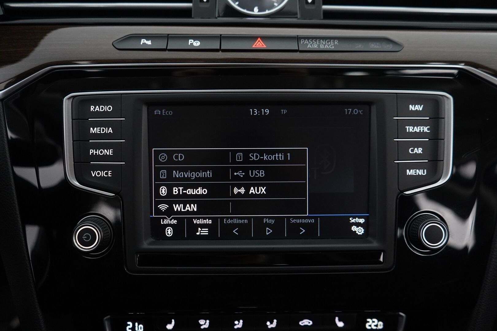 Volkswagen Passat 2017 1,6 TDI Variant Highline 88 kW (120 hv) DSG-automaatti *ACC / Vetokoukku / Lohkolämmitin / Navigointi / Carplay* - Suomi-auto / Kahdet alumiinivanteet / Kaksoismassa huollettu juuri! - Osta nyt, maksa vasta ensi vuonna