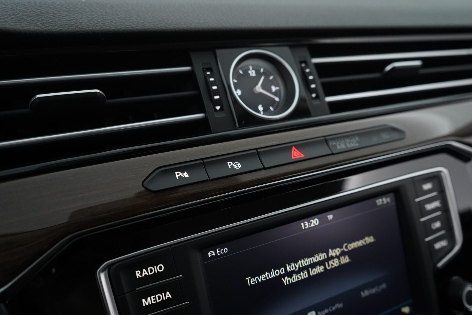 Volkswagen Passat 2017 1,6 TDI Variant Highline 88 kW (120 hv) DSG-automaatti *ACC / Vetokoukku / Lohkolämmitin / Navigointi / Carplay* - Suomi-auto / Kahdet alumiinivanteet / Kaksoismassa huollettu juuri! - Osta nyt, maksa vasta ensi vuonna