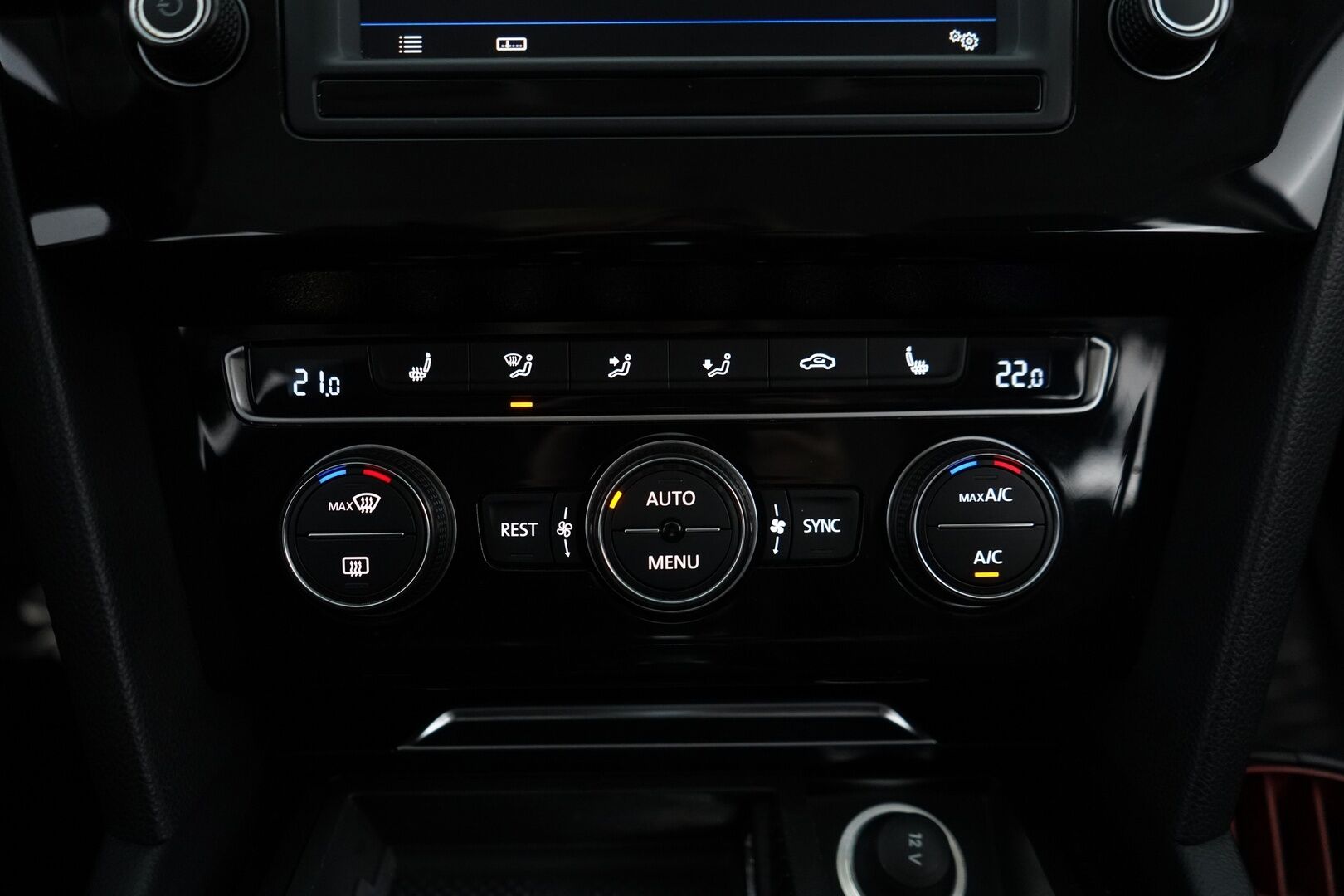 Volkswagen Passat 2017 1,6 TDI Variant Highline 88 kW (120 hv) DSG-automaatti *ACC / Vetokoukku / Lohkolämmitin / Navigointi / Carplay* - Suomi-auto / Kahdet Vanteet / Juuri huollettu!
