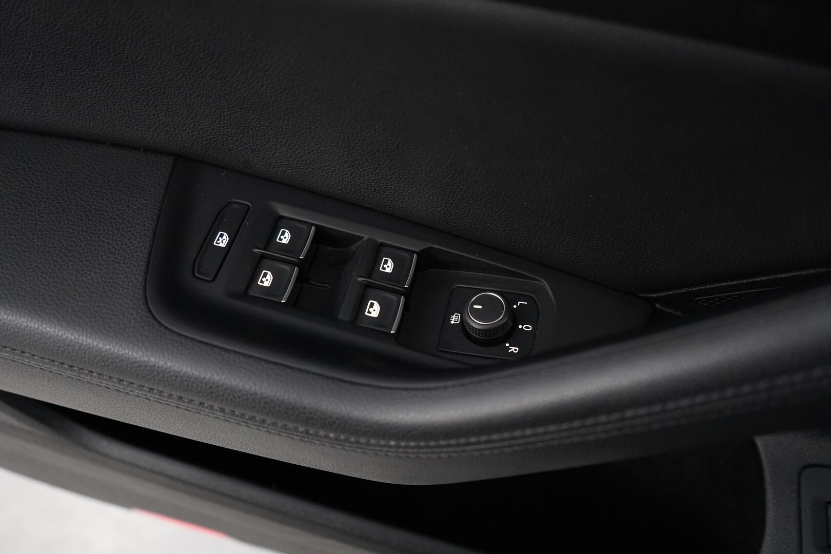 Volkswagen Passat 2017 1,6 TDI Variant Highline 88 kW (120 hv) DSG-automaatti *ACC / Vetokoukku / Lohkolämmitin / Navigointi / Carplay* - Suomi-auto / Kahdet Vanteet / Juuri huollettu!