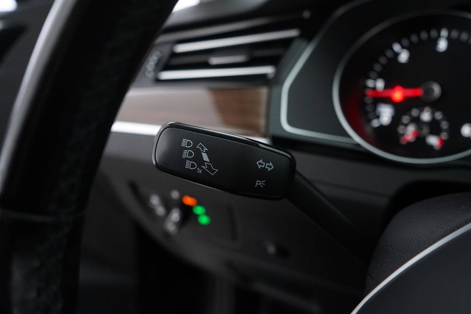 Volkswagen Passat 2017 1,6 TDI Variant Highline 88 kW (120 hv) DSG-automaatti *ACC / Vetokoukku / Lohkolämmitin / Navigointi / Carplay* - Suomi-auto / Kahdet alumiinivanteet / Kaksoismassa huollettu juuri! - Osta nyt, maksa vasta ensi vuonna