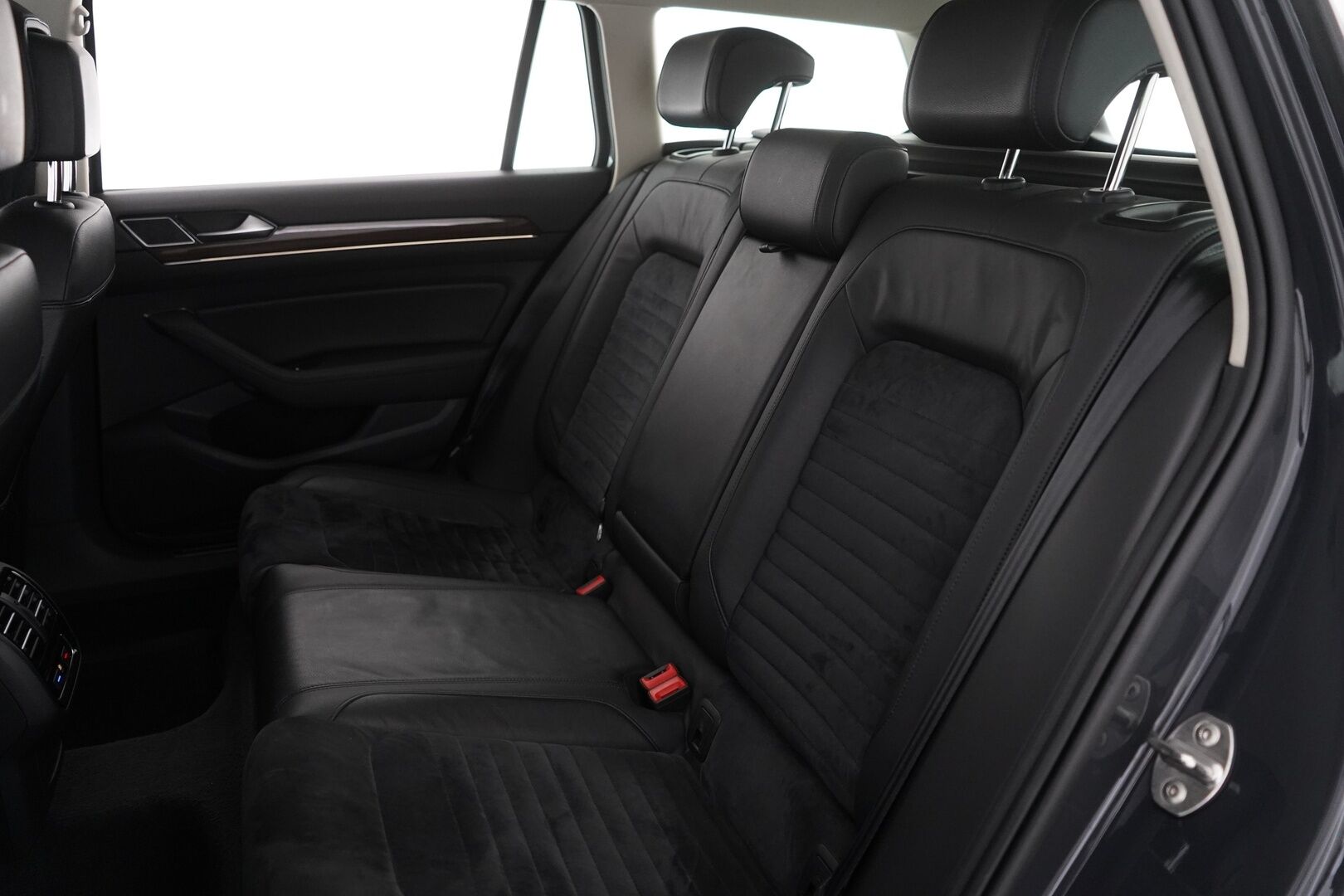 Volkswagen Passat 2017 1,6 TDI Variant Highline 88 kW (120 hv) DSG-automaatti *ACC / Vetokoukku / Lohkolämmitin / Navigointi / Carplay* - Suomi-auto / Kahdet alumiinivanteet / Kaksoismassa huollettu juuri! - Osta nyt, maksa vasta ensi vuonna