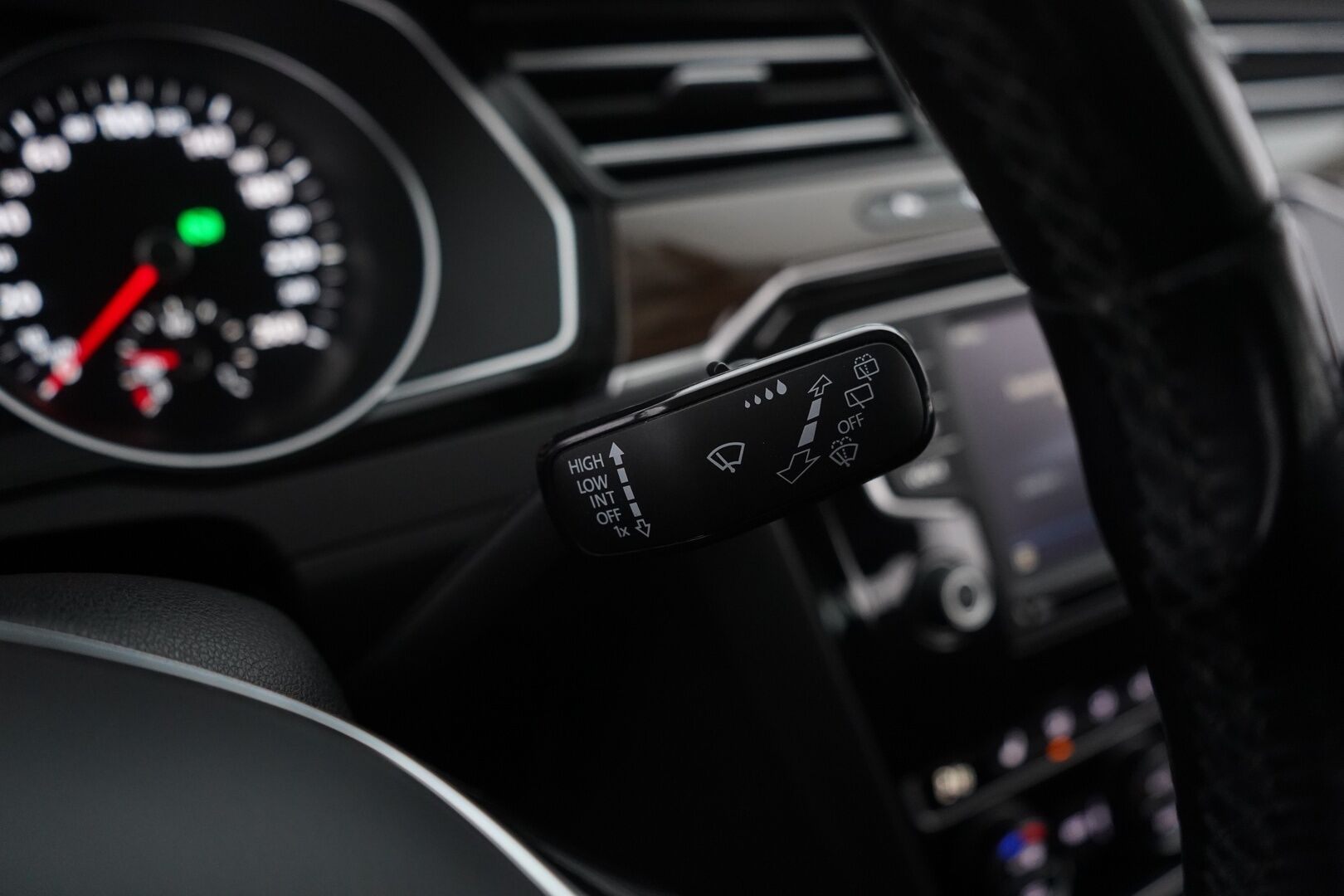Volkswagen Passat 2017 1,6 TDI Variant Highline 88 kW (120 hv) DSG-automaatti *ACC / Vetokoukku / Lohkolämmitin / Navigointi / Carplay* - Suomi-auto / Kahdet Vanteet / Juuri huollettu!