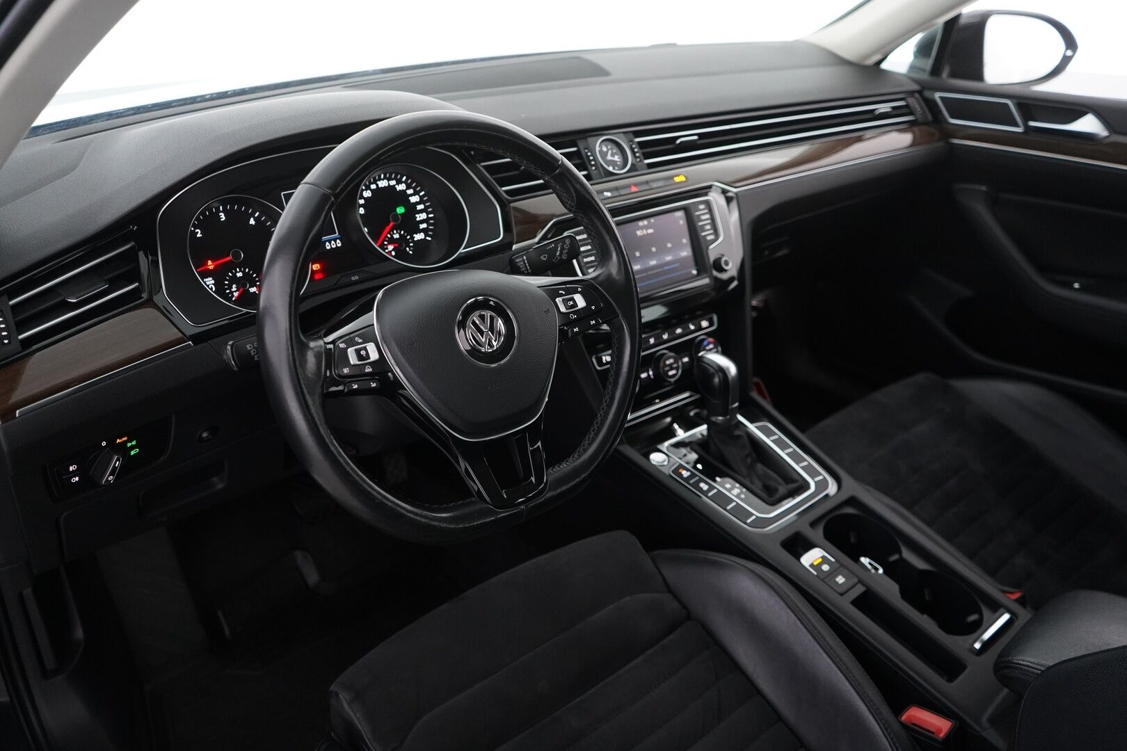 Volkswagen Passat 2017 1,6 TDI Variant Highline 88 kW (120 hv) DSG-automaatti *ACC / Vetokoukku / Lohkolämmitin / Navigointi / Carplay* - Suomi-auto / Kahdet Vanteet / Juuri huollettu!