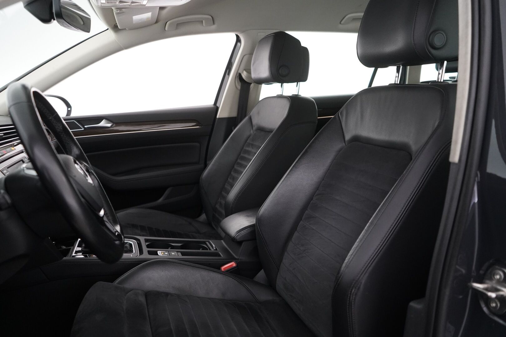 Volkswagen Passat 2017 1,6 TDI Variant Highline 88 kW (120 hv) DSG-automaatti *ACC / Vetokoukku / Lohkolämmitin / Navigointi / Carplay* - Suomi-auto / Kahdet alumiinivanteet / Kaksoismassa huollettu juuri! - Osta nyt, maksa vasta ensi vuonna